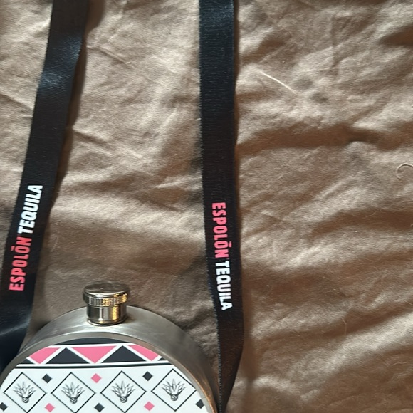 Flask - Picture 4 of 4